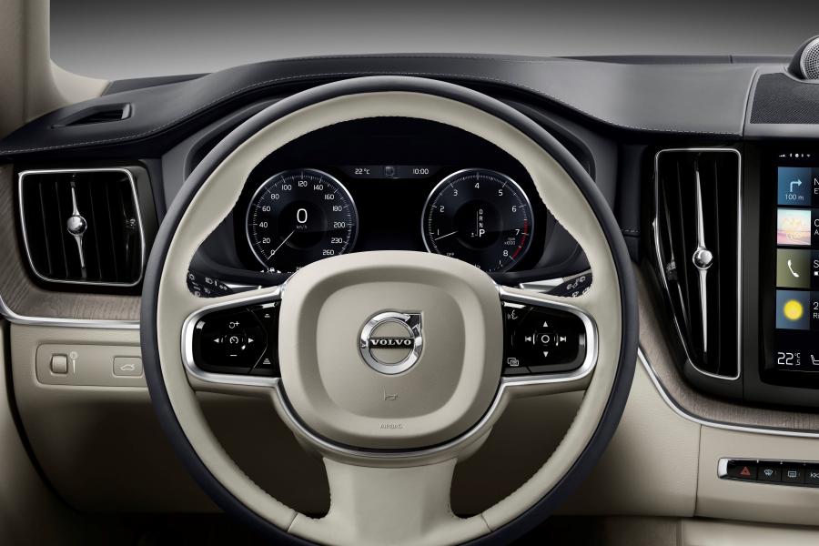 Панель приборов Volvo XC60 T6 Inscription 2017 года  (WW) (фото 47 из 72)